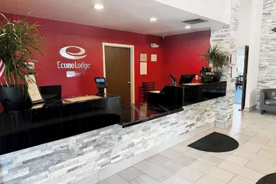 Photo 3 - Econo Lodge Wausau - Rothschild