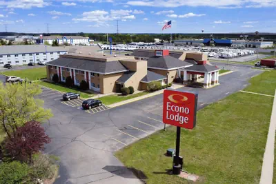Photo 2 - Econo Lodge Wausau - Rothschild