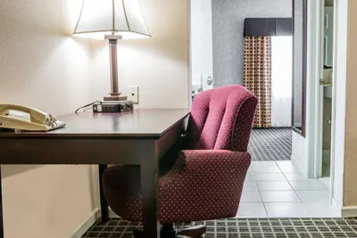 Photo 3 - Econo Lodge & Suites Grand Rapids Airport