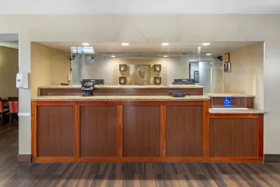 Photo 3 - Comfort Inn Edison - New Brunswick