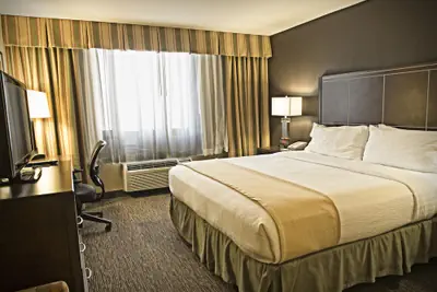 Photo 4 - Holiday Inn Hotel & Suites Anaheim by IHG