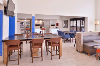 Photo 4 - Holiday Inn Express Farmington - Bloomfield by IHG
