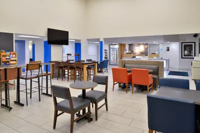 Photo 5 - Holiday Inn Express Farmington - Bloomfield by IHG