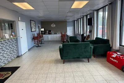 Photo 5 - Super 8 by Wyndham Manassas