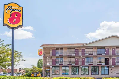Photo 2 - Super 8 by Wyndham Manassas