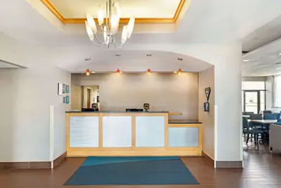 Photo 5 - Best Western Hartford Hotel & Suites