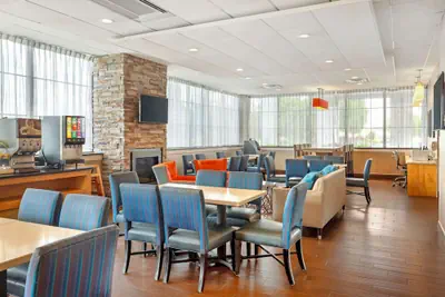 Photo 4 - Best Western Hartford Hotel & Suites