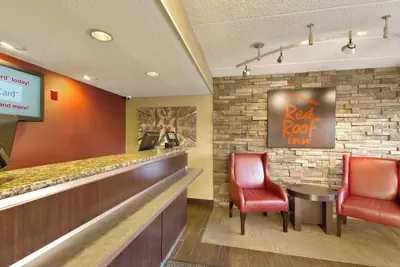 Photo 4 - Red Roof Inn Detroit - Roseville/ St Clair Shores