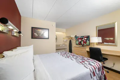 Photo 5 - Red Roof Inn Detroit - Roseville/ St Clair Shores