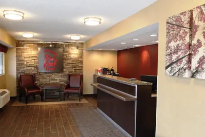 Photo 2 - Red Roof Inn Albany Airport
