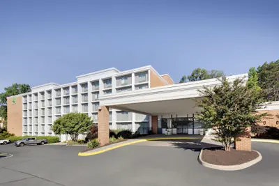 Photo 2 - Holiday Inn Charlottesville-Univ Area by IHG