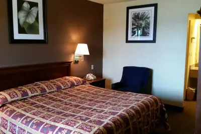 Photo 5 - Travel Inn Motel