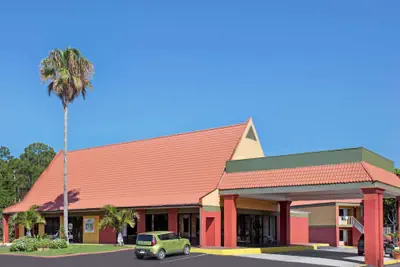 Photo 2 - Days Inn by Wyndham Cocoa Cruiseport West At I-95/524