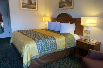 Photo 4 - Harrisonville Inn & Suites