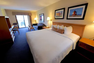 Photo 5 - Days Inn by Wyndham Mackinaw City - Lakeview