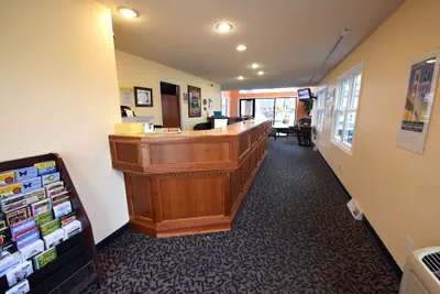 Photo 3 - Days Inn by Wyndham Mackinaw City - Lakeview