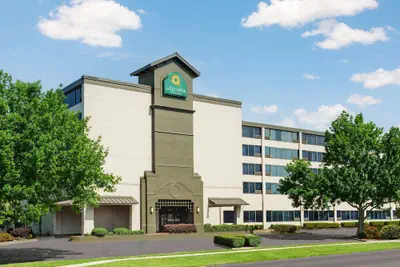 Photo 2 - La Quinta Inn & Suites by Wyndham New Orleans Airport