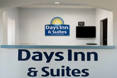 Photo 5 - Days Inn & Suites by Wyndham Byram