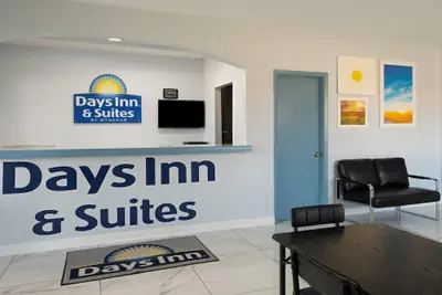 Photo 3 - Days Inn & Suites by Wyndham Byram