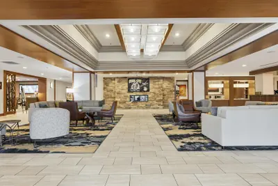 Photo 2 - DoubleTree by Hilton Pittsburgh - Green Tree