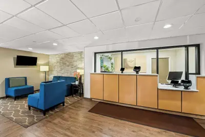 Photo 5 - Comfort Inn & Suites Durham near Duke University