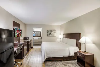 Photo 5 - Red Roof Inn PLUS+ Dallas – Addison