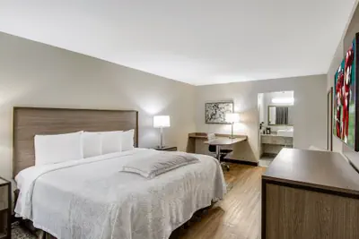 Photo 2 - Red Roof Inn PLUS+ Dallas – Addison