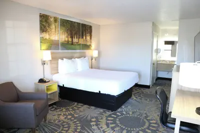 Photo 5 - Days Inn by Wyndham Monroe LA