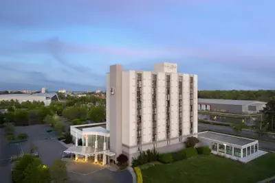 Photo 2 - DoubleTree by Hilton Virginia Beach