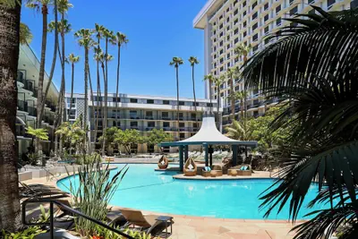 Photo 2 - Los Angeles Airport Marriott