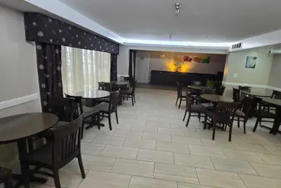 Photo 5 - Copley Inn & Suites By OYO Akron OH