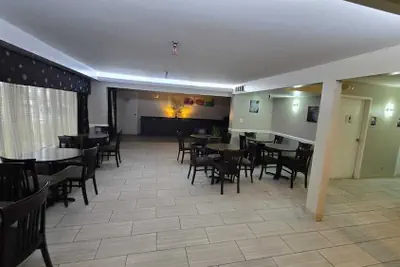 Photo 4 - Copley Inn & Suites By OYO Akron OH