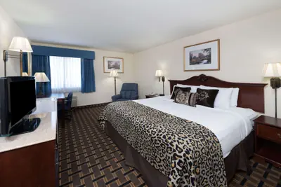 Photo 3 - Baymont by Wyndham Osage Beach