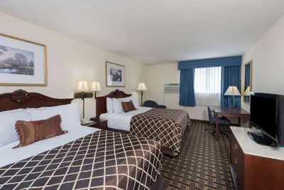 Photo 4 - Baymont by Wyndham Osage Beach