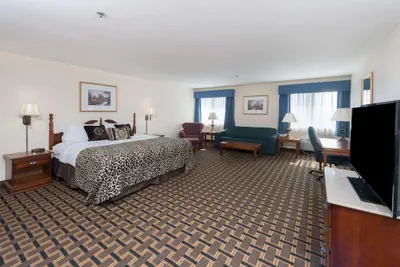 Photo 4 - Baymont by Wyndham Osage Beach