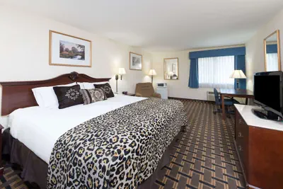 Photo 5 - Baymont by Wyndham Osage Beach