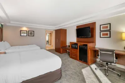 Photo 5 - Comfort Inn Manchester Airport