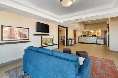 Photo 3 - Comfort Inn Manchester Airport