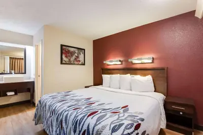 Photo 5 - Super 8 by Wyndham Deerfield/Northbrook