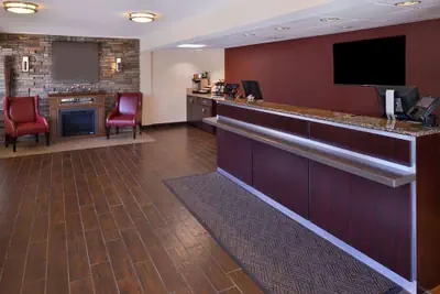 Photo 2 - Super 8 by Wyndham Deerfield/Northbrook