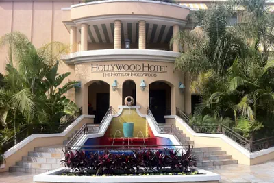 Photo 2 - Hollywood Hotel