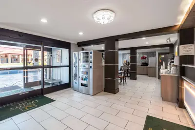 Photo 5 - Quality Inn Cleveland North