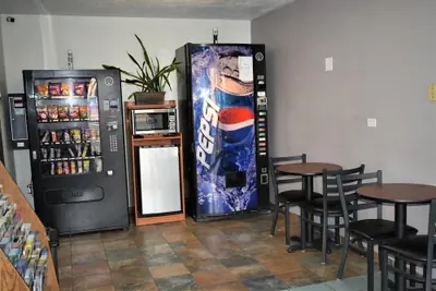 Photo 3 - Travelodge by Wyndham Albuquerque East