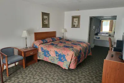 Photo 4 - Blue Ribbon Inn and Suites