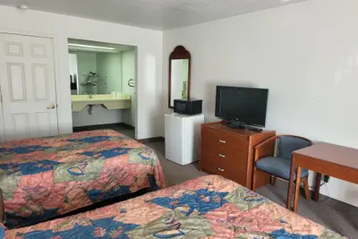 Photo 5 - Blue Ribbon Inn and Suites