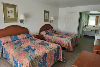 Photo 3 - Blue Ribbon Inn and Suites