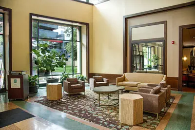 Photo 4 - Embassy Suites by Hilton Chicago O'Hare Rosemont