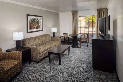 Photo 2 - Wyndham Tucson Airport Hotel & Conference Center