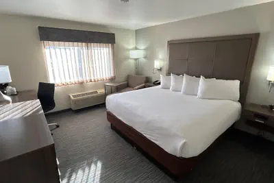 Photo 2 - Best Western Plus Paper Valley Hotel