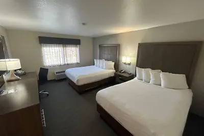 Photo 4 - Best Western Plus Paper Valley Hotel